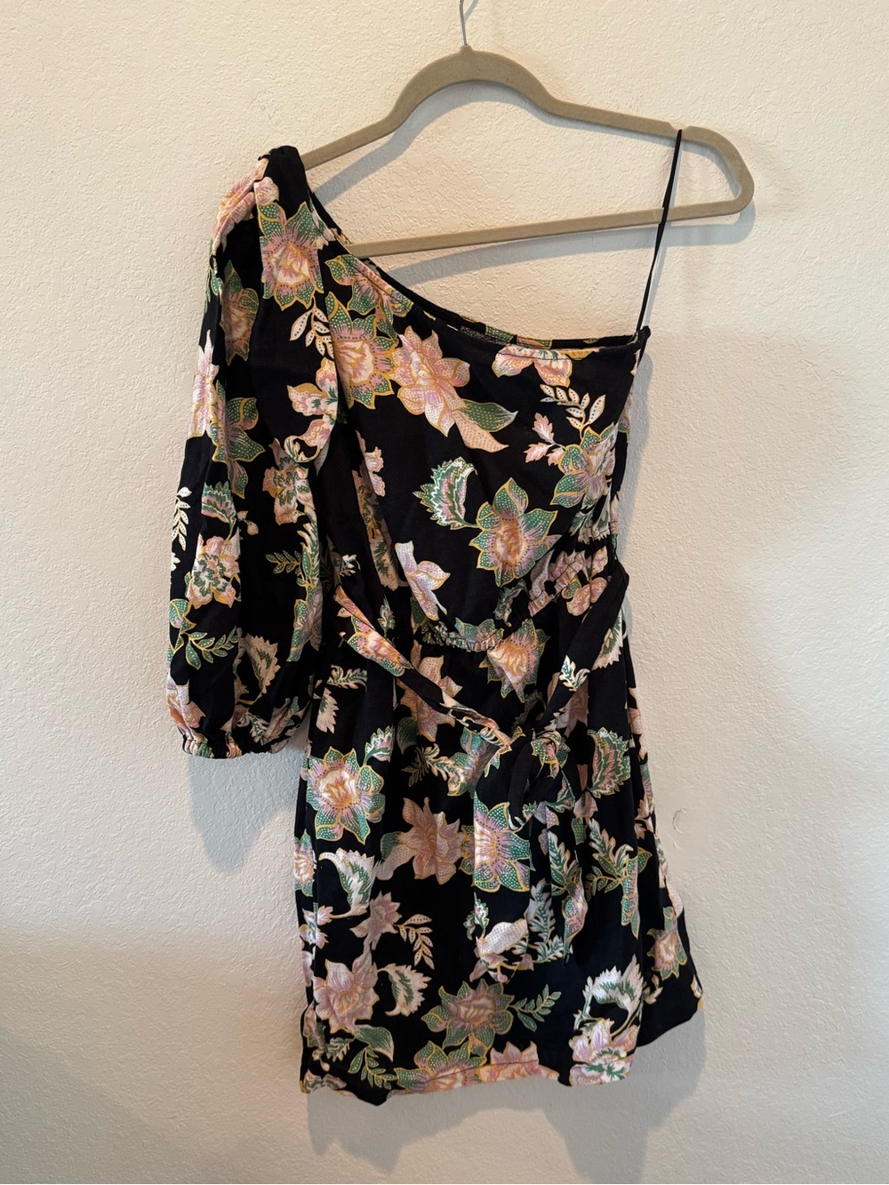 Who What Wear Black One-Shoulder Floral Dress with Tie Waist